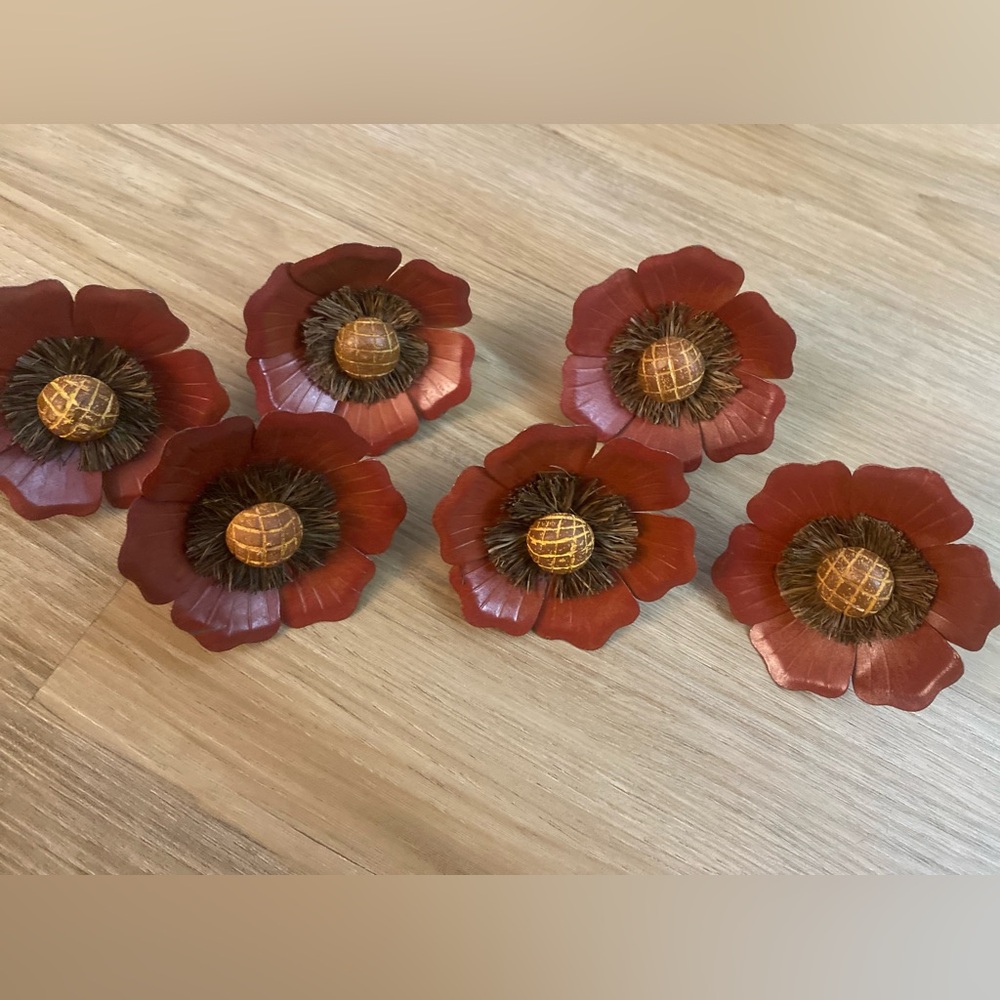 🌻🌻6 Elegant Deep Red Metal & Brown Wickered Floral Napkin Rings - Picture 3 of 6